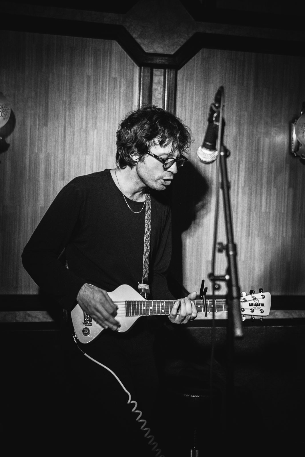 Musician Paul Pfleger playing live